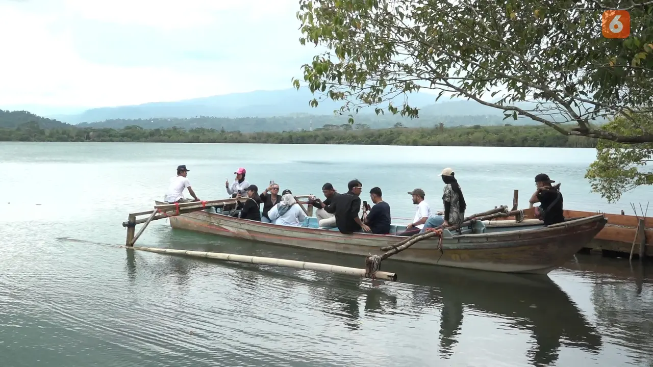 Pesona Danau Asam di Kecamatan Suoh, Kabupaten Lampung Barat, Lampung. Foto : (Liputan6.com/Ardi).
