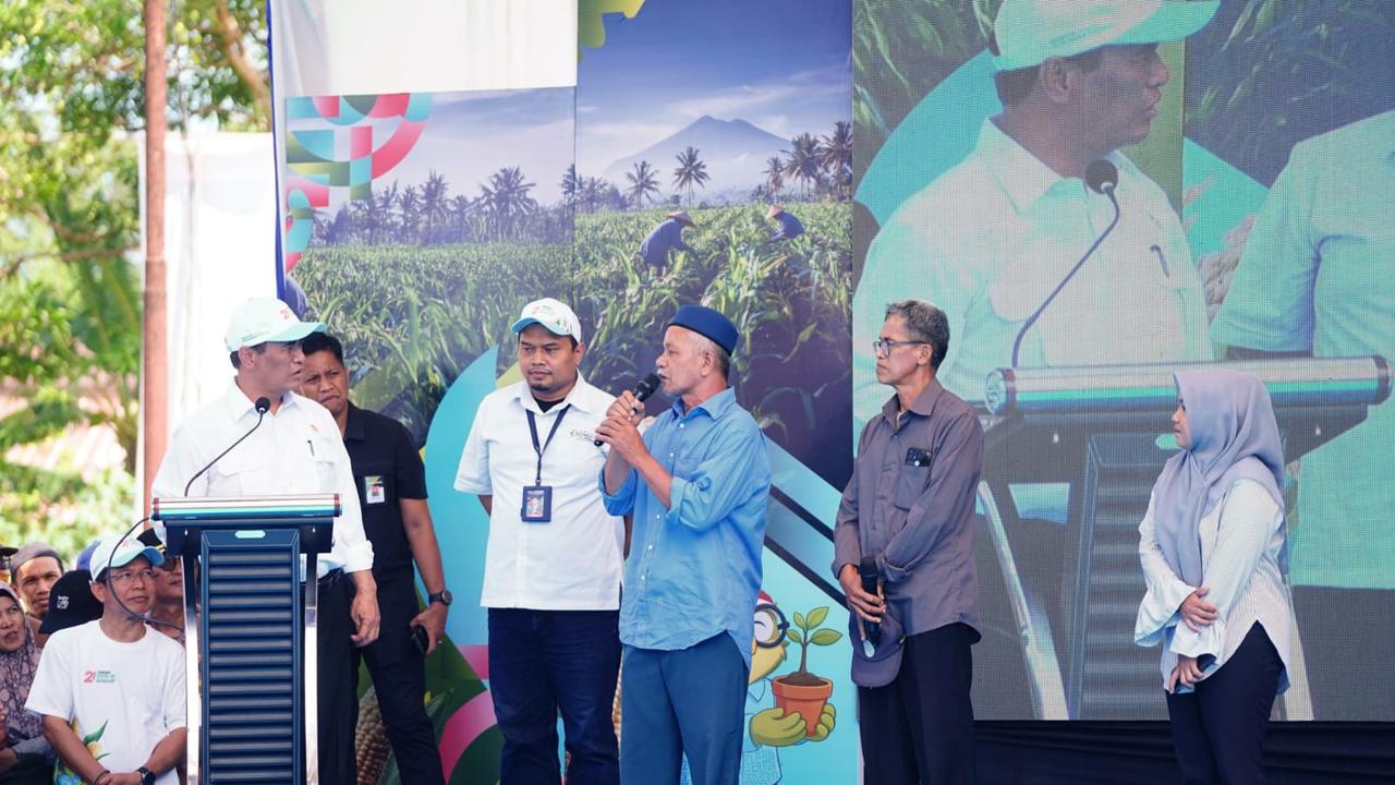 Mentan Andi Amran Sulaiman berdialog dengan perwakilan Kelompok Tani Kabupaten Pangkep