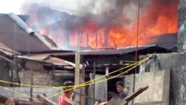 Api Melalap Belasan Kios Pasar di Cianjur