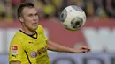 Pemain andalan Klopp saat di Dortmund, Kevin Grosskreutz nyaris mampu mengisi semua posisi di lapangan. Bermain di bek kanan, ia juga pernah mengisi bek kiri, sayap kanan dan kiri, penyerang sayap kanan dan kiri, penyerang lubang, gelandang serang, tengah, hingga bertahan. (AFP/Guenter Schiffmann)