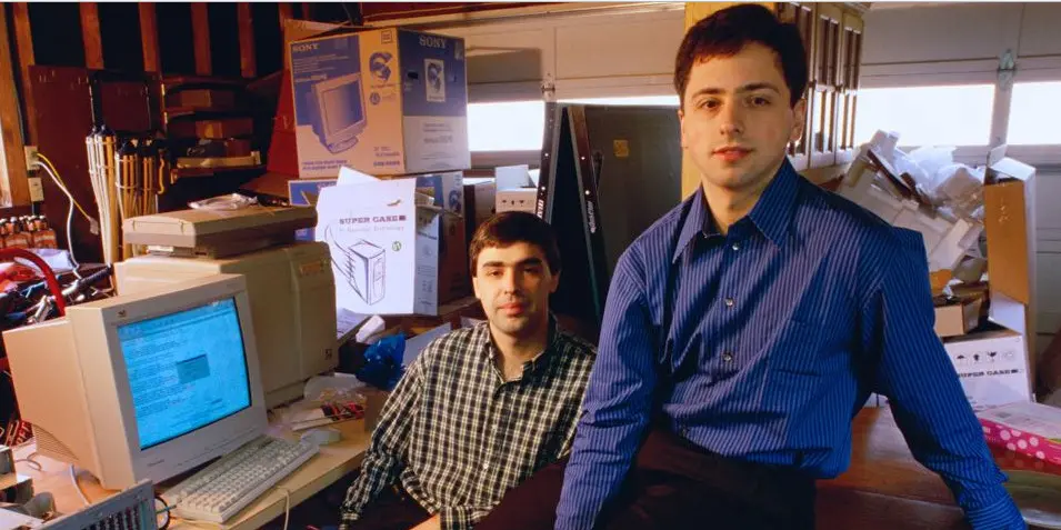 Pendiri Google, Larry Page (kiri) dan Sergey Brin saat masih berkantor di sebuah garasi (Sumber: Google)