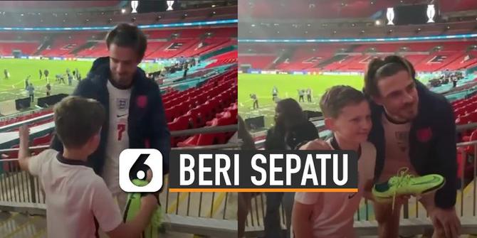 VIDEO: Momen Jack Grealish Beri Sepatu ke Bocah Pasca Kalah di Final EURO 2020
