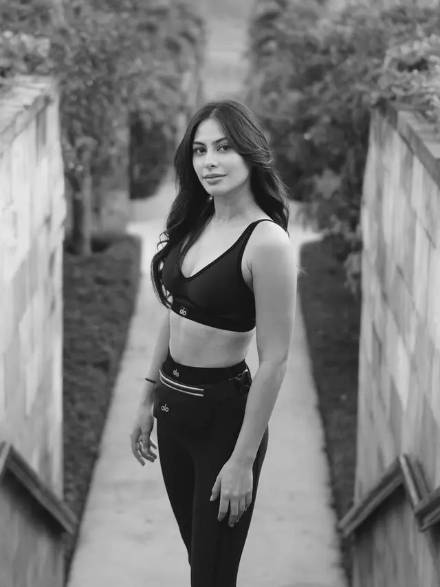 6 Gaya Sporty nan Stylish dengan Sport Bra ala Tatjana Saphira, Valerie Thomas, hingga Anya Geraldine Saat Trekking di Bukit Menoreh