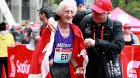  Ed Whitlock (85), berhasil menyelesaikan Toronto Marathon dalam waktu 3 jam, 56 menit, dan 38 detik. Ia menjadi pelari marathon tertua. Foto : Istimewa