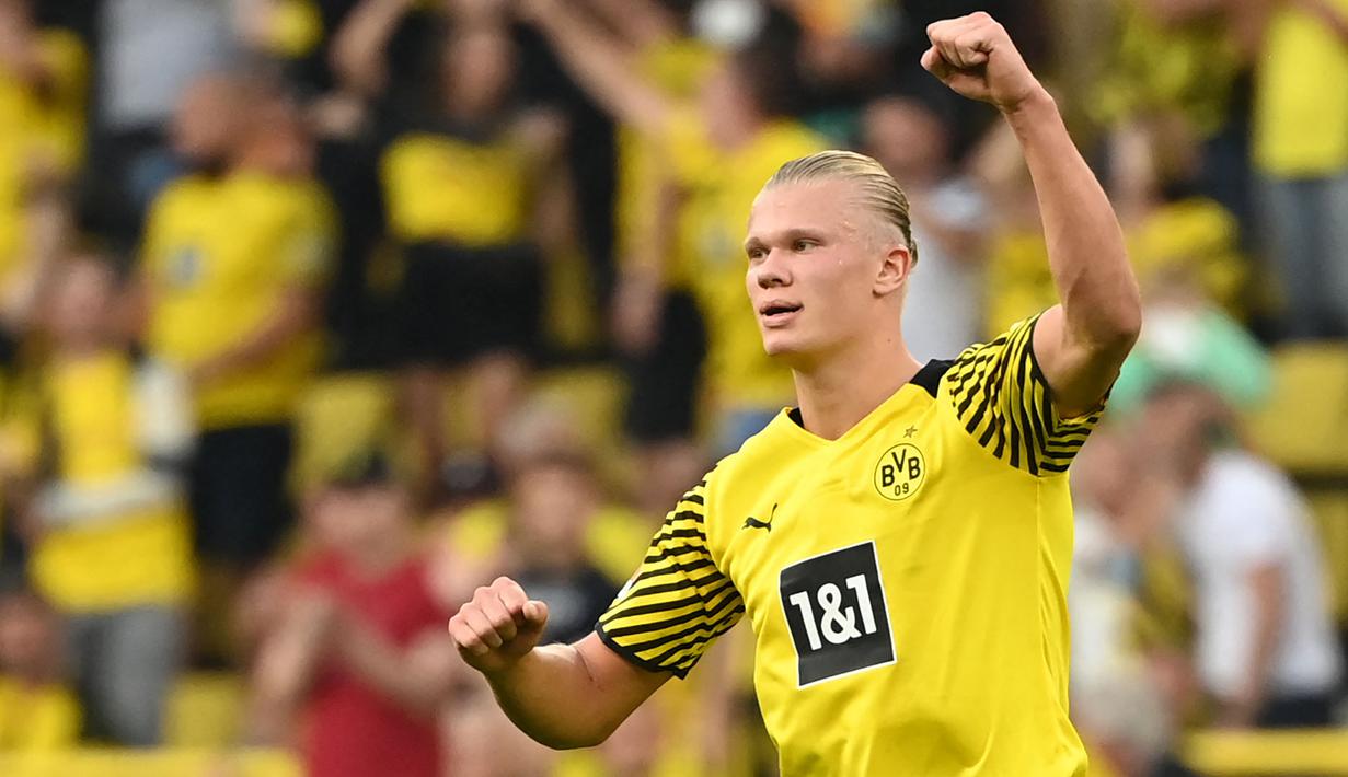 Bintang muda andalan Borussia Dortmund, Erling Haaland dinobatkan sebagai penyerang terbaik Liga Champions musim 2020/2021. Haaland mendapatkan nilai 202 poin mengalahkan Kylian Mbappe dan Robert Lewandowski. (Foto: AFP/Ina Fassbender)