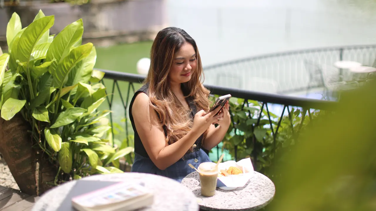 wanita november tenang humble