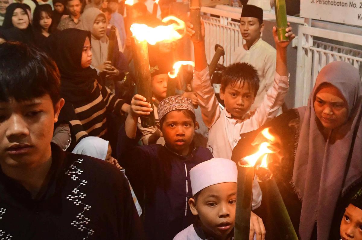 FOTO: Antusias Anak Anak Ramaikan Pawai Obor Ramadhan