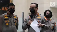 Kadiv Humas Polri Irjen Pol Dedi Prasetyo memberikan keterangan pers tentang pemeriksaan tersangka Putri Candrawathi dalam kasus dugaan pembunuhan berencana terhadap Brigadir J alias Nofriansyah Yosua Hutabarat, di Bareskrim, Mabes Polri, Jakarta, Jumat (26/8/2022). Dalam keterangannya Putri Candrawathi akan diperiksa kembali dengan pemeriksaan konfrontir pada Rabu, 31 Agustus mendatang. (Liputan6.com/Herman Zakharia)