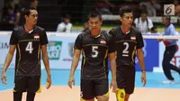 Pemain Timnas voli putra Indonesia berjalan saat melawan Kazakhstan pada Kejuaraan Voli Asia 2017 ke-16 di GOR Tri Dharma, Gresik, Selasa (25/7). Indonesia kalah 3-2 (25-23, 25-27, 21-25, 25-21, 13-15). (Liputan6.com/Helmi Fithriansyah)