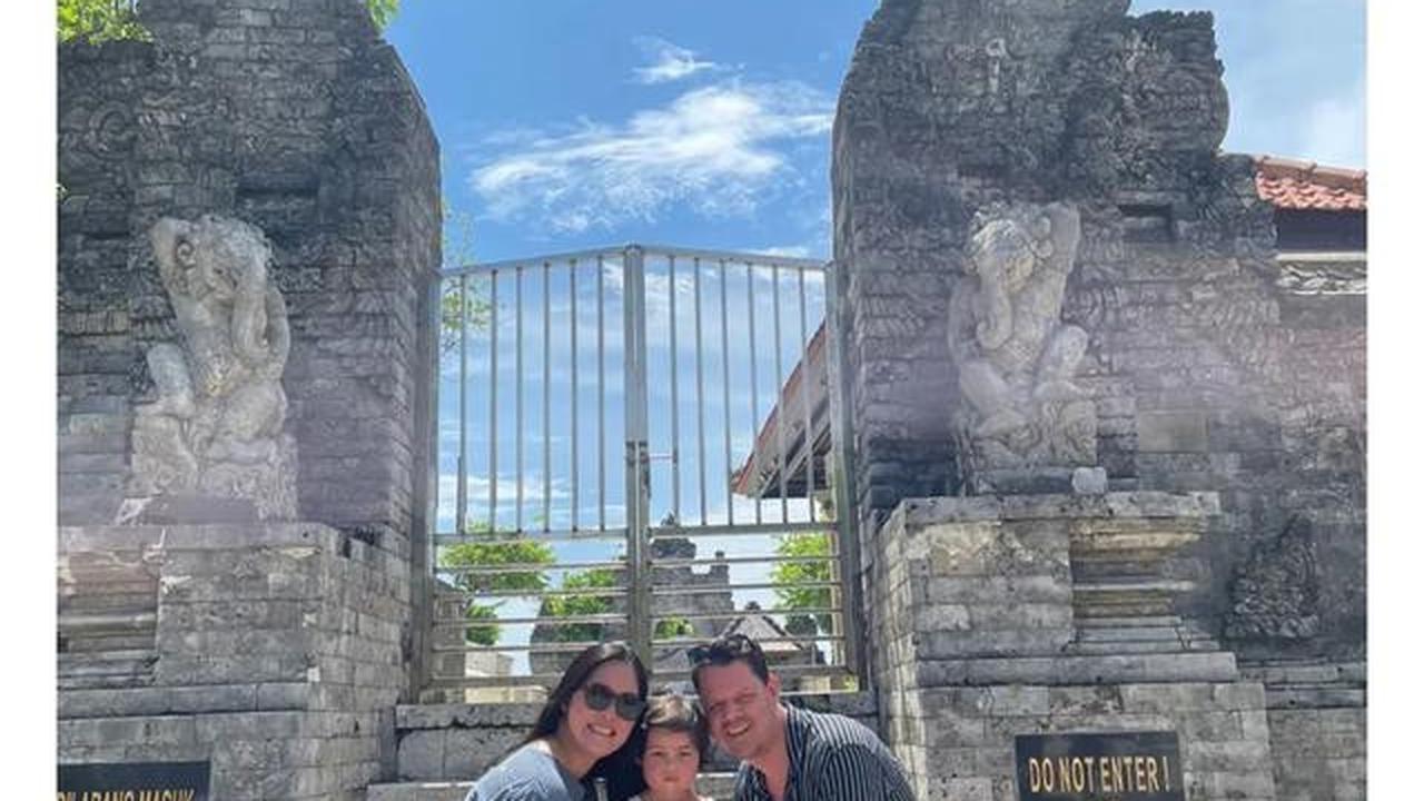 5 Potret Gracia Indri Diduga Hamil Anak Kedua, Pamer Baby Bump Liburan di Bali