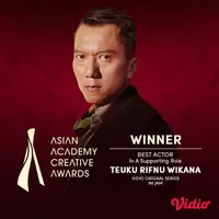 Teuku Rifnu Wikana Boyong Piala Asian Academy Creative Awards 2023. (Instagram/ vidiodotcom)