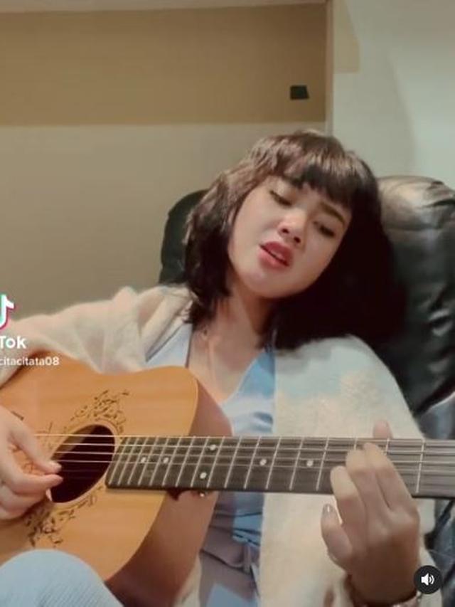 6 Potret Cita Citata dengan Gaya Rambut Berponi, Makin Imut