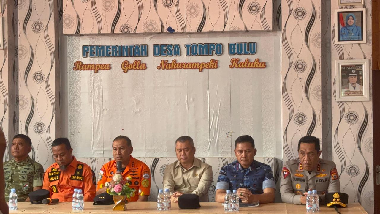 Tinjau Posko AJU Tompo Bulu, Menhub Harap Korban Jatuhnya ATR 42-500 Segera Ditemukan