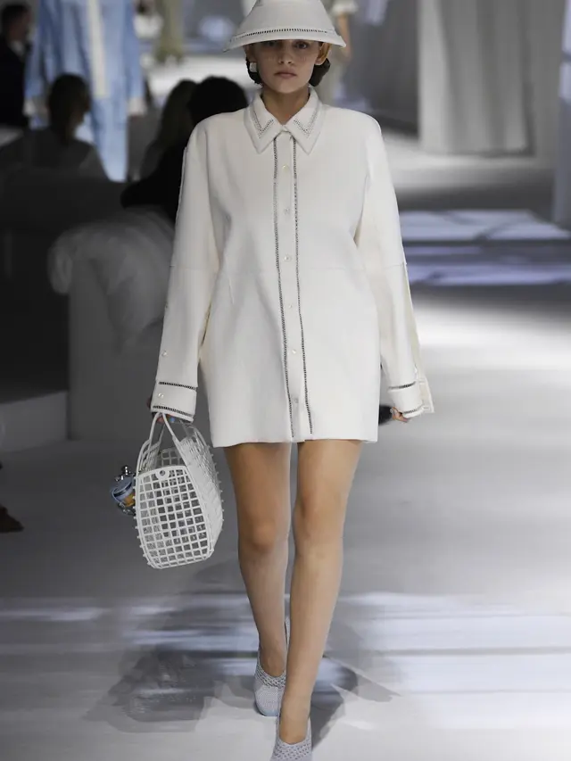 Tampilan Menggemaskan dari Koleksi Tas Pantai Fendi yang Identik dengan Kenangan Masa Kecil