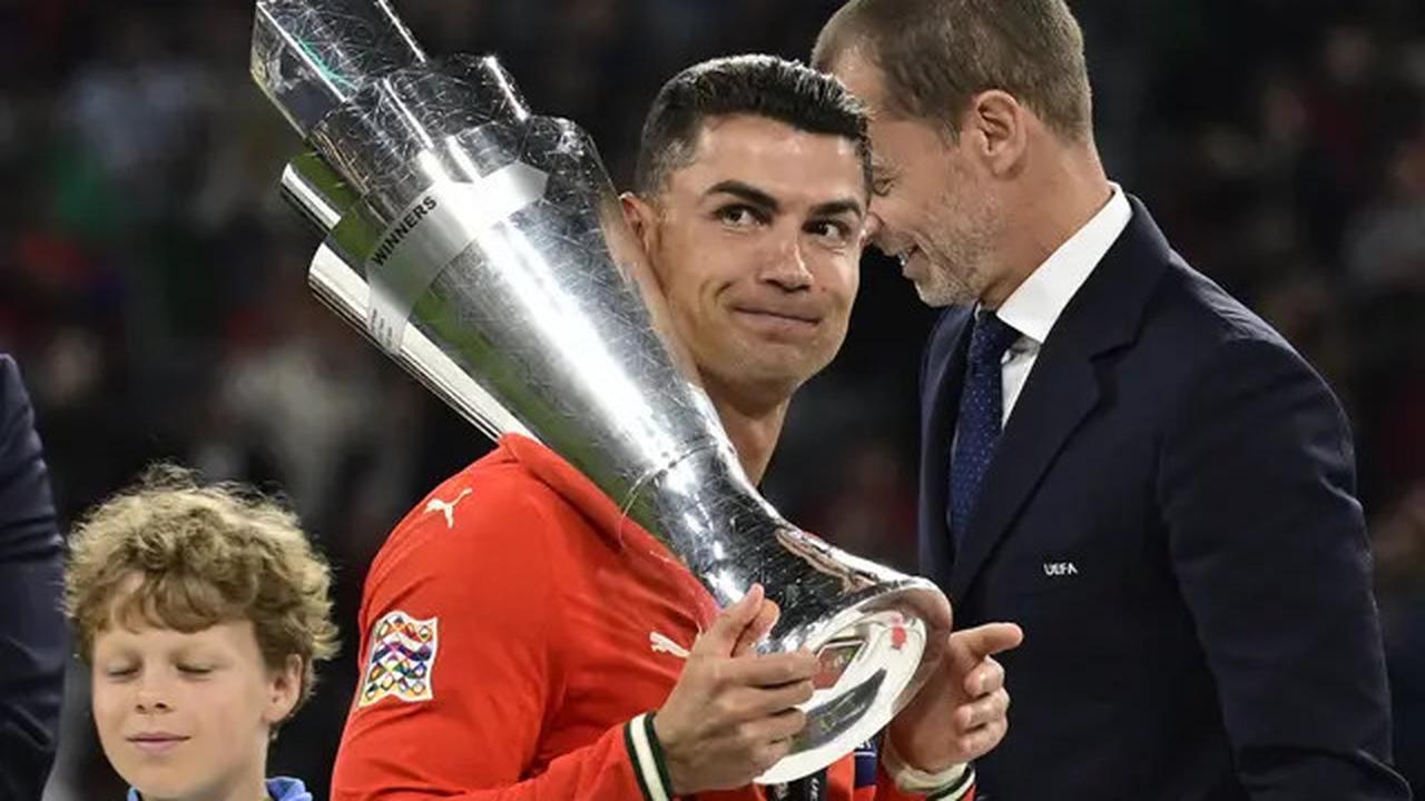Cristiano Ronaldo Kirim Jersey Spesial Plus Pesan Menyentuh untuk Presiden AS Donld Trump