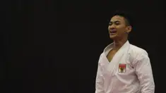 Karateka Indonesia, Ahmad Zigi Zaresta berhasil menjadi juara dunia nomor Kata Junior pada Kejuaraan Dunia Karate Junior, Cadet dan U-21 di Indonesia Convetion Exhibition, BSD, Tangerang, Kamis (12/11/2015). (Bola.com/Vitalis Yogi Trisna)