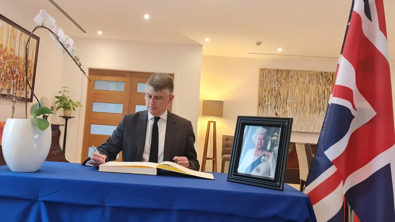 Duta Besar Inggris untuk Indonesia Owen Jenkins menyampaikan pesan belasungkawa atas meninggalnya Ratu Elizabeth II (Kedubes Inggris).