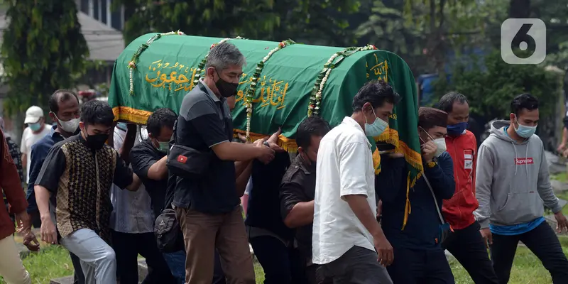 FOTO: Suasana Pemakaman Markis Kido di TPU Kebon Nanas