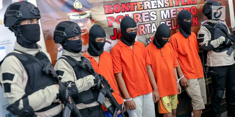 Polisi Ringkus Komplotan Begal yang Beraksi di Depok - Jakarta