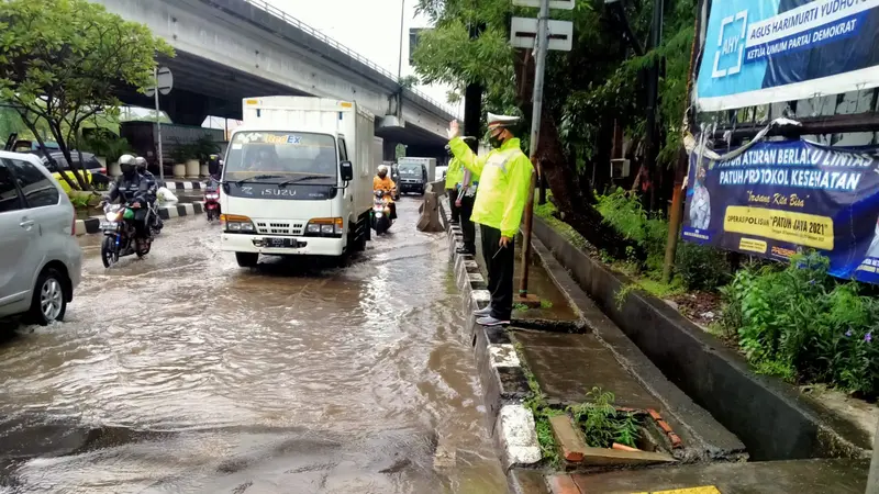 Genangan di Tl Bintang Mas arah Mangga Dua, Jakarta.