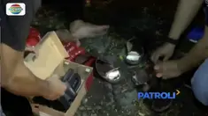 BNNP Jawa Timur temukan 1 kilogram sabu yang disembunyikan dalam lapisan sandal dan jaket pelaku di Bandara Juanda.