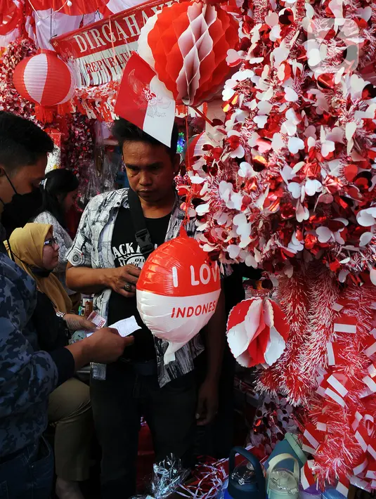 Aksesoris dijual dengan berbeda-beda, tergantung satuan atau grosiran. Untuk aksesoris satuan dijual sekitar Rp 15 ribu, sementara untuk grosiran Rp 12 ribu. (merdeka.com/Imam Buhori)