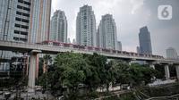 Gerbong kereta Light Rail Transit (LRT) terparkir di jalur Dukuh Atas, Jakarta, Kamis (17/2/2022). Harga tiket LRT Jabodebek mencapai Rp 15 ribu per penumpang untuk rute Dukuh Atas-Cibubur. (Liputan6.com/Faizal Fanani)