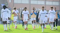 Para pemain Napoli bereaksi di akhir pertandingan Seri A Italia antara Como dan Napoli di Stadion Giuseppe-Sinigaglia di Como, pada 23 Februari 2025. (Piero CRUCIATTI/AFP)
