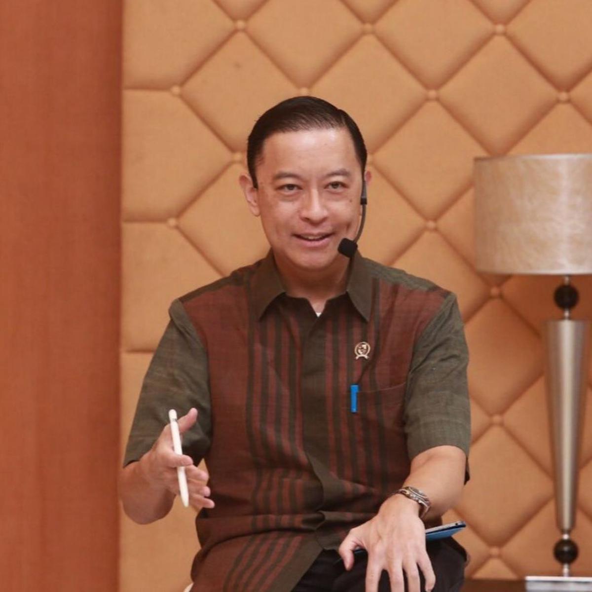 Tom Lembong Ungkap Rutinitas Skincare, Simple Banget!