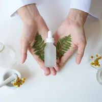 ilustrasi Kandungan Bahan Aktif Skincare pada Serum yang Bisa Menghidrasi Kulit/paulynn/shutterstock