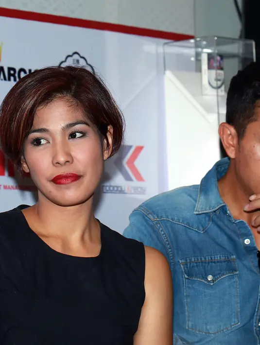 Dijumpai 3 Wise Monkeys, kawasan Senopati, Jakarta Selatan, Selasa (8/9/2015) Indah yang juga vokalis Maliq & D'Essentials menambahkan, hadirnya KCMI ini diharapkan membuat masyarakat Indonesia apresiasi musisi negeri sendiri. (Deki Prayoga/Bintang.com)