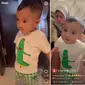 Tina Toon Mengunggah Video yang Memperlihatkan Rayyanza Malik Ahmad Alias Cipung Anak Raffi Ahmad yang dengan Lancar Menyanyikan Lagu Anak-Anak Miliknya Berjudul Bolo Bolo (instagram.com/tinatoon101)