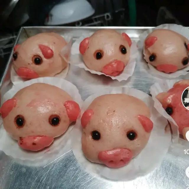 6 Potret Roti dari Berbagai Negara Ini Nyeleneh, Tetap Ada 'Indonesianya'