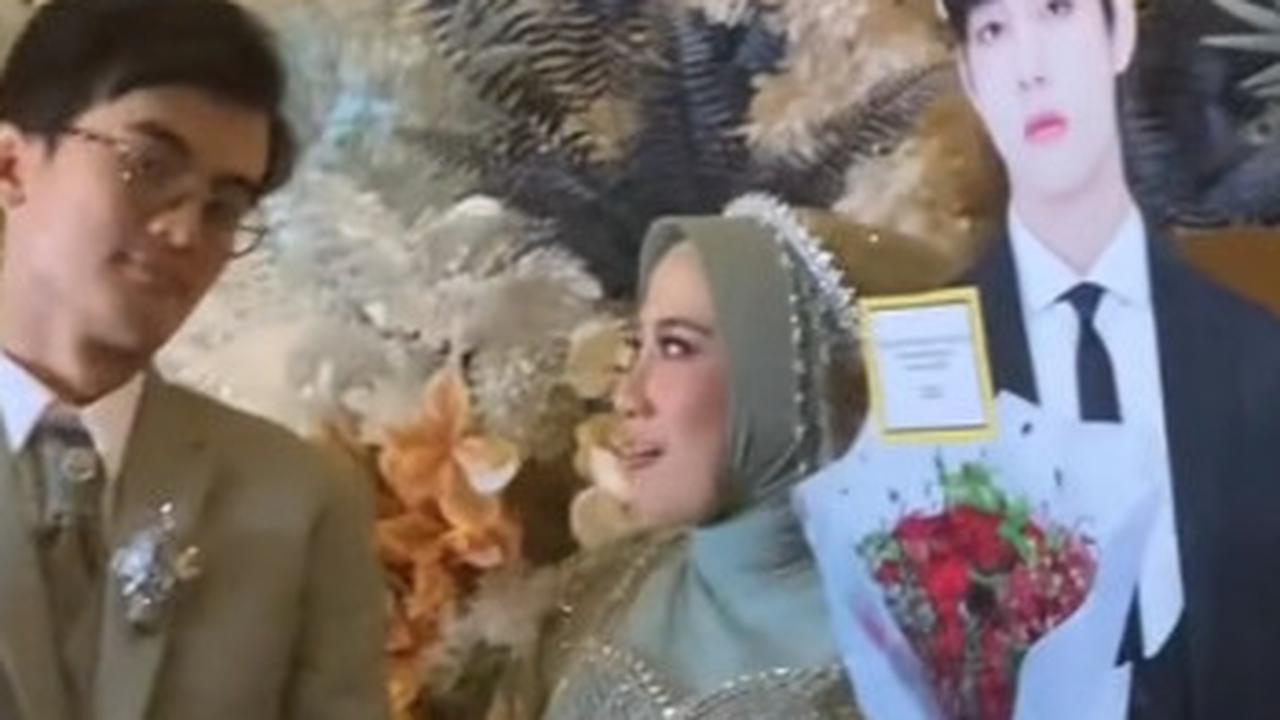 Viral Pengantin Wanita Dapat Kado Standee Taehyung di Pelaminan, Reaksi Suami Jadi Sorotan