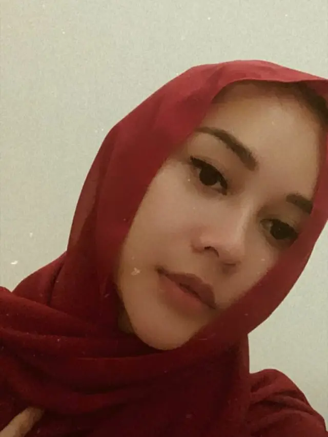 6 Gaya Aura Kasih dalam Balutan Hijab, Bikin Pangling