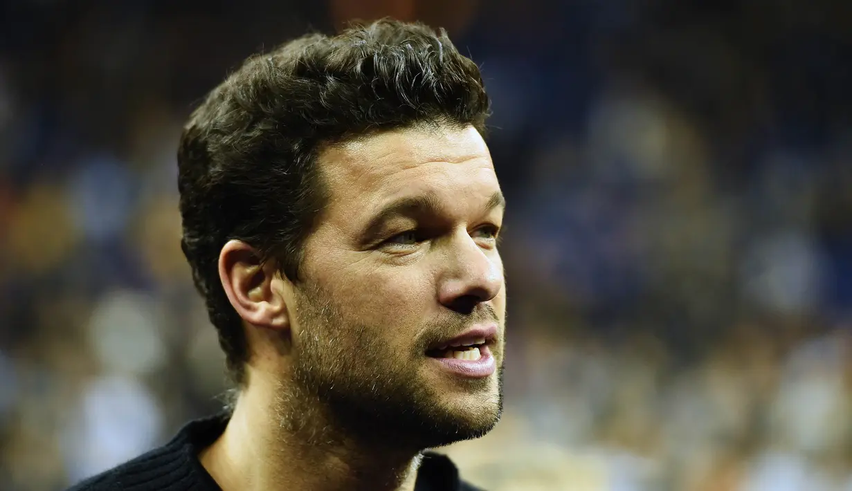 8. Michael Ballack - Legenda timnas Jerman cukup sering terlihat di beberapa film, diantaranya The Referees (2009) dan The Art of Football from A to Z (2006). (AFP/Glyn Kirk)