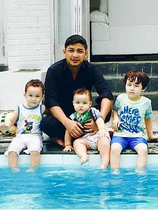 Pasha Ungu menambahkan, bahwa proses kelahiran anaknya ini yang terakhir. Pasalnya, beberapa saat pasca melahirkan, Adel langsung menjalani operasi sterilisasi guna mencegah kehamilan berikutnya. (Instagram/adeliapashaofficial)