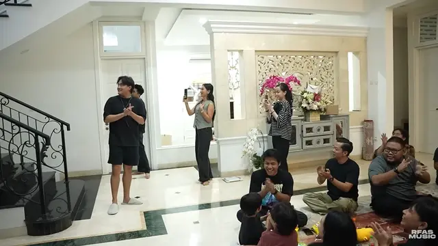 Potret Ruang Tamu Rumah Rizky Febian dan Mahalini