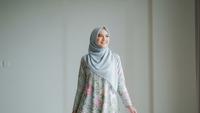 8 Model Gamis Batik Motif Bunga Pastel, Cocok Jadi Tren Busana Muslimah di 2026