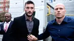 Penjaga gawang Tottenham Hotspur, Hugo Lloris tiba di Westminster Magistrates Court, London (12/9). Lloris tertangkap menyetir dalam keadaan mabuk saat tengah malam di London. (AP Photo / Alastair Grant)