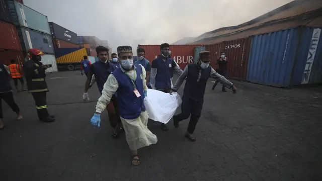 Kebakaran Depot Kontainer di Bangladesh