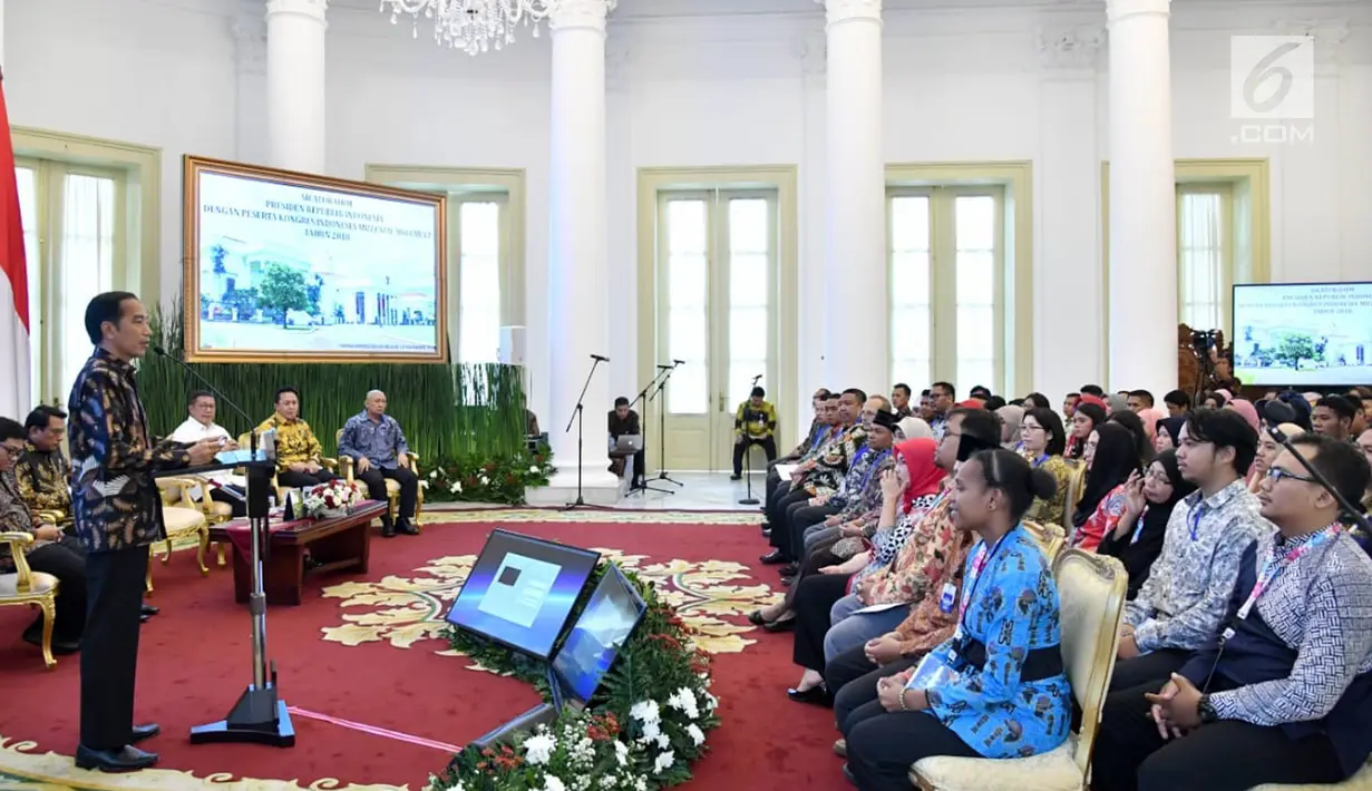 Presiden Joko Widodo memberi sambutan saat bersilaturahmi dengan para peserta Kongres Indonesia Millennial Movement Tahun 2018 di Istana Bogor, Jawa Barat, Senin (12/11). (Liputan6.com/Pool/Laily Rachev-Biro Pers Setpres)