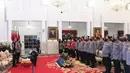 Presiden Joko Widodo didampingi Kapolri Jenderal Listyo Sigit Prabowo saat mengumpulkan jajaran Kepolisian Negara Republik Indonesia (Polri) di Istana Negara, kompleks Istana Kepresidenan, Jakarta, Jumat (14/10/2022). Mereka yang dikumpulkan mulai dari Kapolri Jenderal Polisi Listyo Sigit Prabowo, kapolda, hingga kapolres yang bertugas di berbagai wilayah Indonesia. (Foto: Lukas - Biro Pers Sekretariat Presiden)