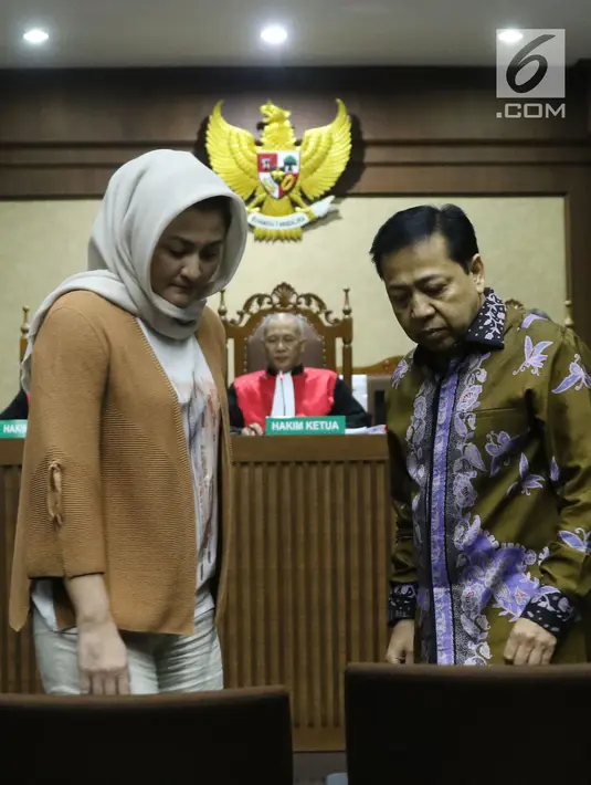 Istri Setya Novanto, Deisti Astriani Tagor bersiap menjadi saksi pada sidang lanjutan dugaan merintangi penyidikan korupsi e-KTP dengan terdakwa Fredrich Yunadi di Pengadilan Tipikor, Jakarta, Kamis (3/5). (Liputan6.com/Helmi Fithriansyah)