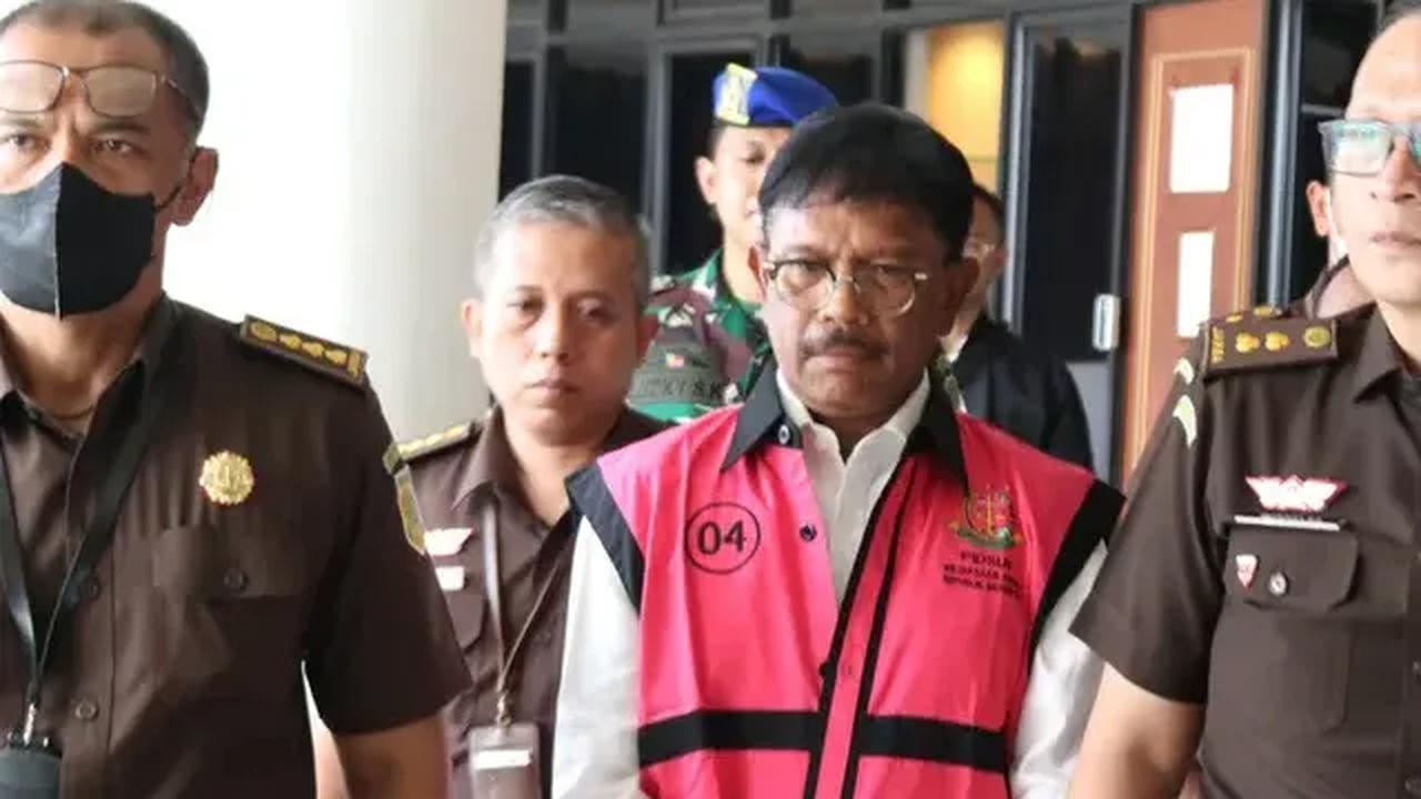 "Saya kira kalau terkait dengan penyalahgunaaan anggaran pasti lah presiden tidak akan terlibat di situ. Cuman kalau menyebut bahwa ini tugas dari presiden untuk pelaksaan dari tugas BTS itu, saya kira memang kepentingan negara," sambungnya.
