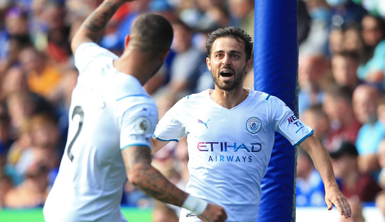 Bernardo Silva. Gelandang Manchester City berusia 27 tahun yang kini sedang menjalani musim kelimanya bersama The Citizens tampil impresif di Liga Inggris musim ini. Selain jago membuat assist, ia juga piawai mencetak gol. Total 7 gol telah dicetaknya dalam 17 laga. (AFP/Lindsey Parnaby)