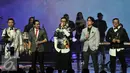 Kahitna dan Yovie & Nuno tampil bersama di panggung HUT 26 SCTV yang dihelat di Gelora Bung Karno, Selasa (24/8). Panggung spektakuler dibuat untuk memenuhi hasrat pemirsa SCTV. (Liputan6.com/Johan Tallo)