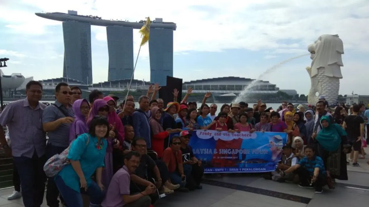 Sukses Jadi Pengusaha, Pria Ini Ajak Guru SD-SMAnya ke Malaysia