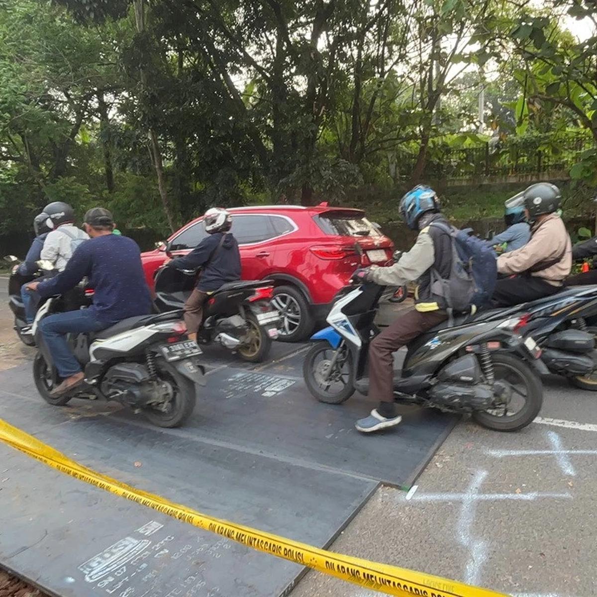 Jalan Amblas di Lenteng Agung