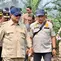 Mendagri Tito mendampingi Presiden Prabowo meninjau penanganan kebakaran hutan dan lahan di Desa Limbung, Kabupaten Kubu Raya, Kalimantan Barat, Sabtu (22/8/2026). (Dokumen Kemendagri).